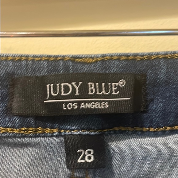 Women’s Judy Blue Mid Rise Relaxed Fit Jeans - Picture 2 of 7